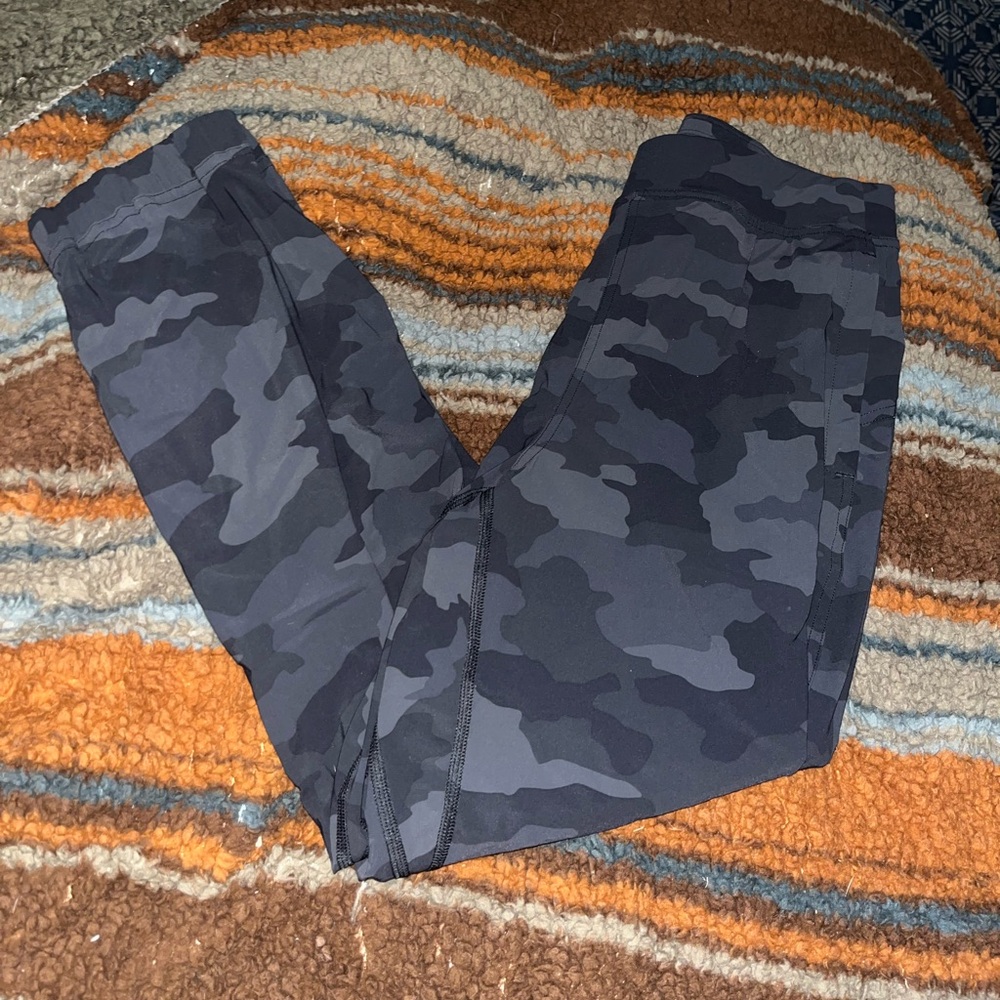 Lululemon black camo joggers sz 4